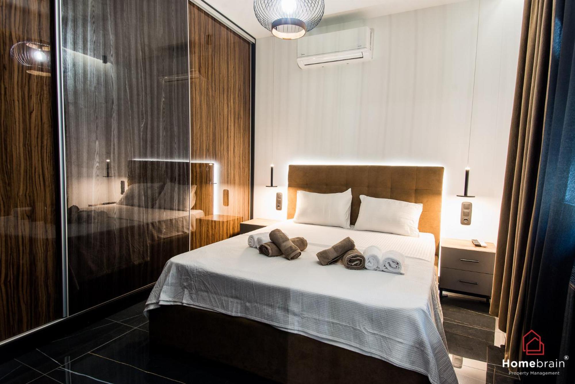 Apartment Edward Luxury By Homebrain